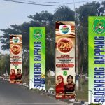 Kesiapan Jelang Audisi DA8 Indosiar, Pemkab Sidrap Pasang Umbul-umbul dan Banner di Jalan Poros