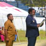 Bupati Willem Wandik Soroti Digitalisasi dan Kesejahteraan Guru pada Hardiknas 2026 di Tolikara