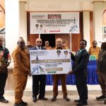Gubernur Papua Tengah Serahkan Bantuan Dana Pembangunan Gereja di Kabupaten Puncak