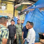 Bupati Syaharuddin Blusukan ke Pasar Kendari, Pantau Distribusi dan Sapa Pedagang Asal Sidrap
