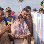 Sidrap Keren, Bupati Syaharuddin Alrif Panen Pakai Combine, 27 Are Hasilkan 2,85 Ton Gabah