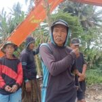 Tak Puas Hasil Pekerjaan Pengerukan Sungai Warga Hentikan Sementara Pekerjaan di Sumpang Mango Screenshot_20261015-110607