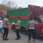 Jumat Berkah, Kapolsek Watang Pulu Bersama Anggota Bagikan 40 Nasi Kotak kepada Masyarakat