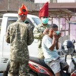 Cegah Dampak Polusi Udara, Kodim 1420/Sidrap Bagikan 500 Masker kepada Masyarakat